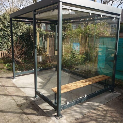 Rookoverkapping Myla 194 Rookoverkapping 3 x 2m met zitbank in openbare ruimte